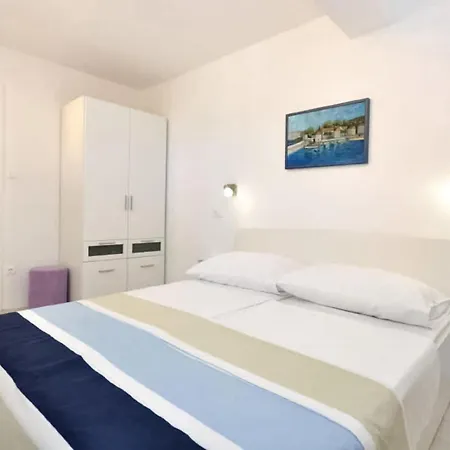 Lovely Home In Sutivan Vikendica