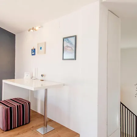 Lovely Home In Sutivan Sutivan