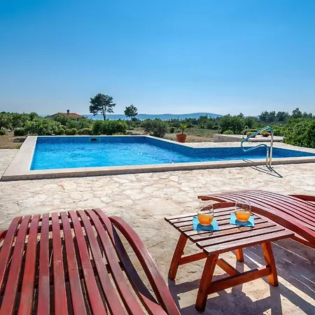 Holiday home Lovely Home In Sutivan *