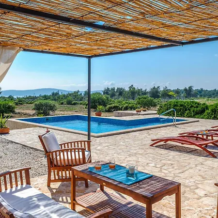 Lovely Home In Sutivan Holiday home Sutivan