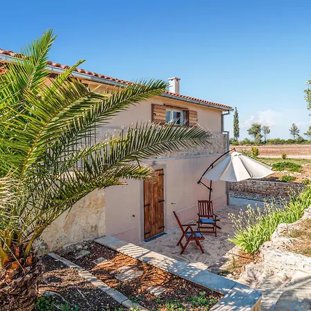 Lovely Home In Sutivan Sutivan
